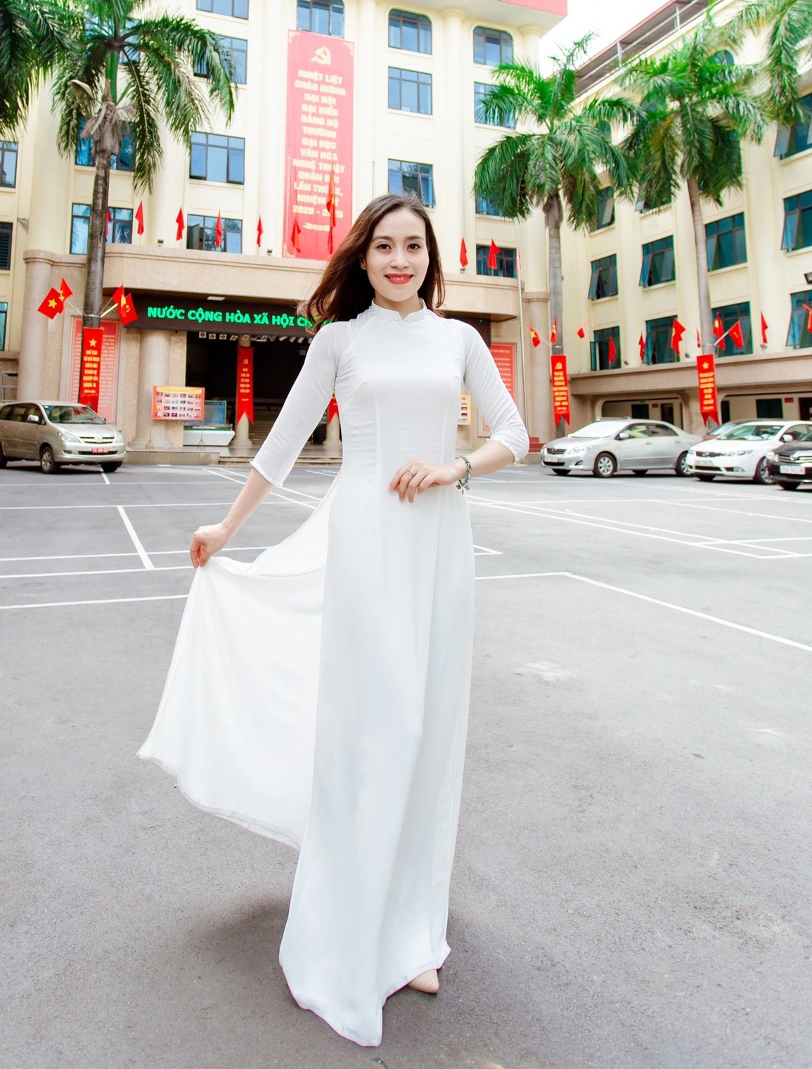 Nữ thủ khoa được tặng danh hiệu Nghệ sĩ ưu tú từ năm thứ 3 đại học - 1 Nữ thủ khoa được tặng danh hiệu Nghệ sĩ ưu tú từ năm thứ 3 đại học - 1