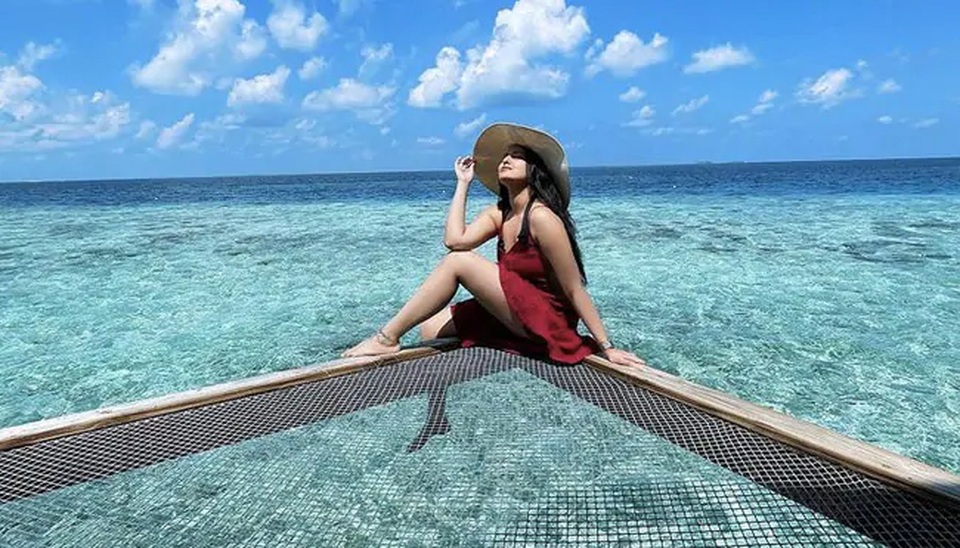 Dàn người đẹp Ấn Độ khoe đường cong tại thiên đường biển Maldives - 11 Dàn người đẹp Ấn Độ khoe đường cong tại thiên đường biển Maldives - 11