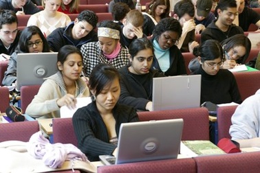 Anh: Kế hoạch mới về chính sách visa sinh viên bị chỉ trích