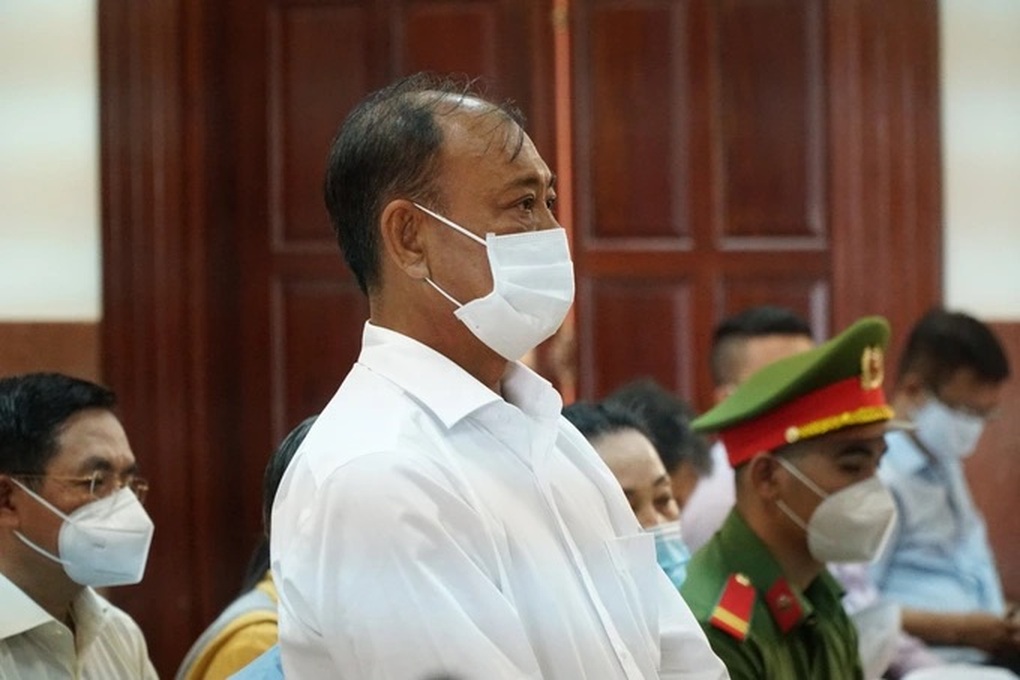 Phạm tội có phần nể nang, ông Trần Vĩnh Tuyến được giảm án - 2 Phạm tội có phần nể nang, ông Trần Vĩnh Tuyến được giảm án - 2