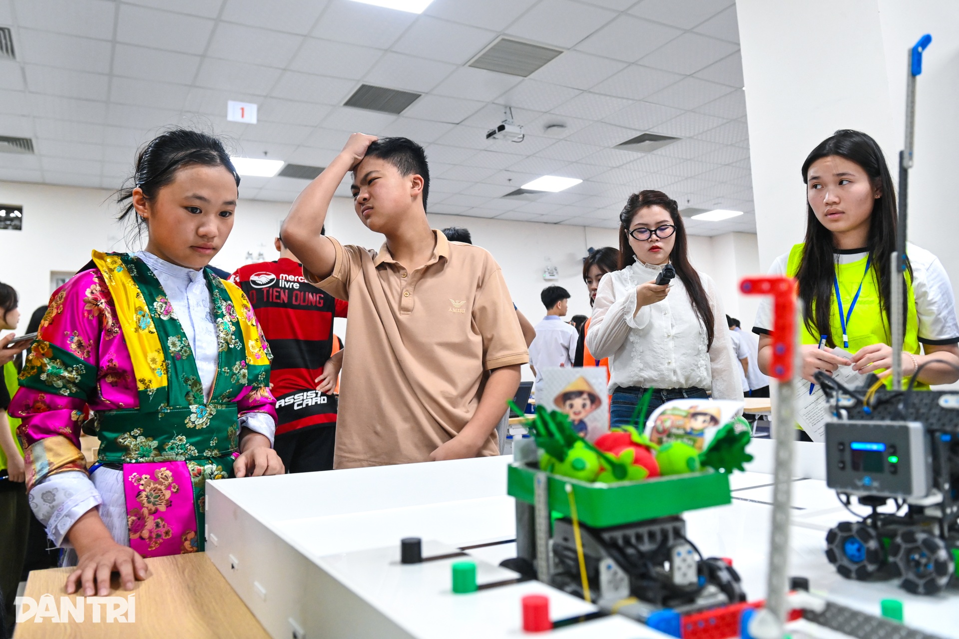Xem những bông hoa núi rừng xuống Thủ đô thi đấu robot - 7