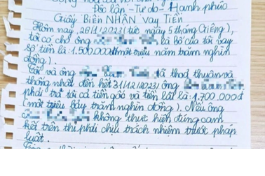 Cười chảy nước mắt với "đại chiến" giữ tiền lì xì của trẻ