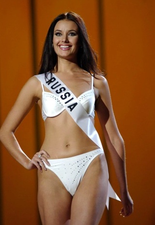 Vẻ đẹp như thiên thần của mỹ nhân vừa đăng quang Hoa hậu Nga 2025 - 8