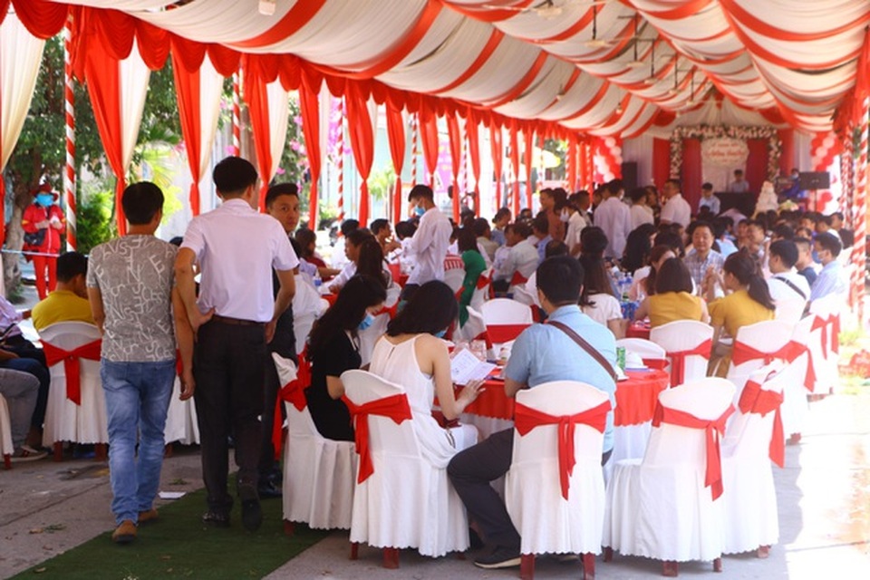 Nhiều địa phương đóng cửa dịch vụ giải trí, kêu gọi người dân ở nhà - 5 Nhiều địa phương đóng cửa dịch vụ giải trí, kêu gọi người dân ở nhà - 5