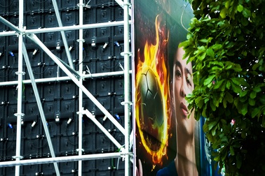 Phố đi bộ Nguyễn Huệ lắp 5 màn hình “khủng” cho trận Việt Nam - UAE