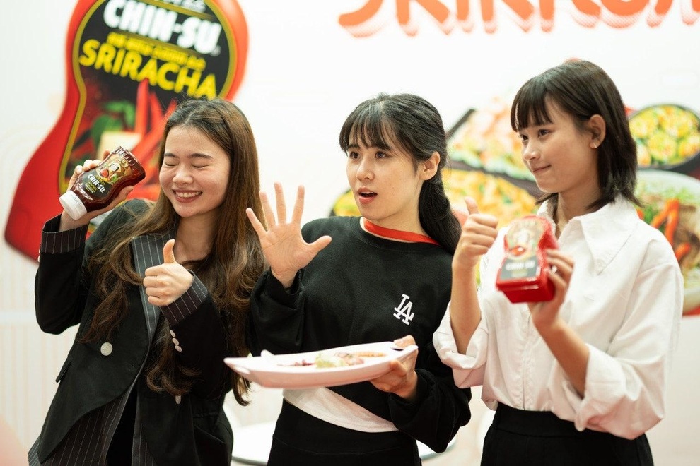 Chin-su tung bộ 4 sản phẩm tương ớt mới tại Seoul Food 2024 - 3 Chin-su tung bộ 4 sản phẩm tương ớt mới tại Seoul Food 2024 - 3