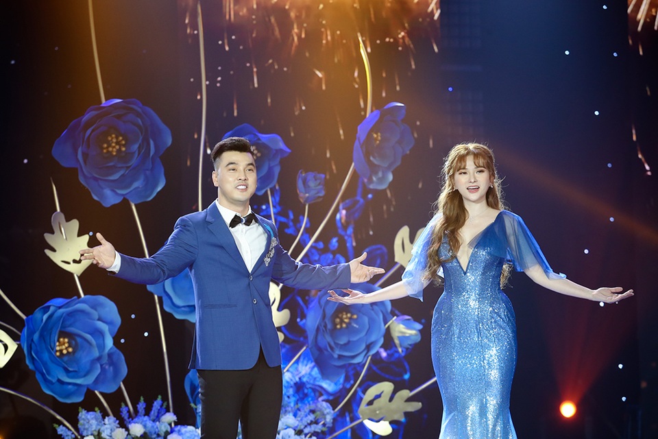 Vợ chồng Đông Nhi – Ông Cao Thắng lần đầu tiên song ca sau kết hôn - 6 Vợ chồng Đông Nhi – Ông Cao Thắng lần đầu tiên song ca sau kết hôn - 6