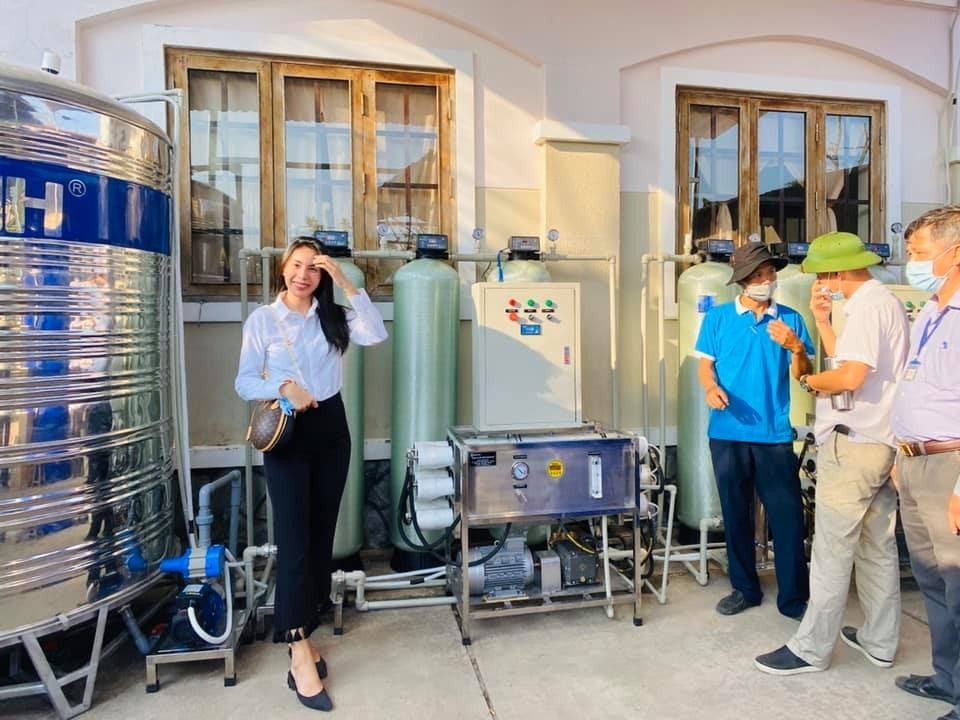 Giải “cơn khát” nước ngọt nhờ máy lọc nước chuyên biệt tặng cho bà con miền Tây - 4 Giải “cơn khát” nước ngọt nhờ máy lọc nước chuyên biệt tặng cho bà con miền Tây - 4