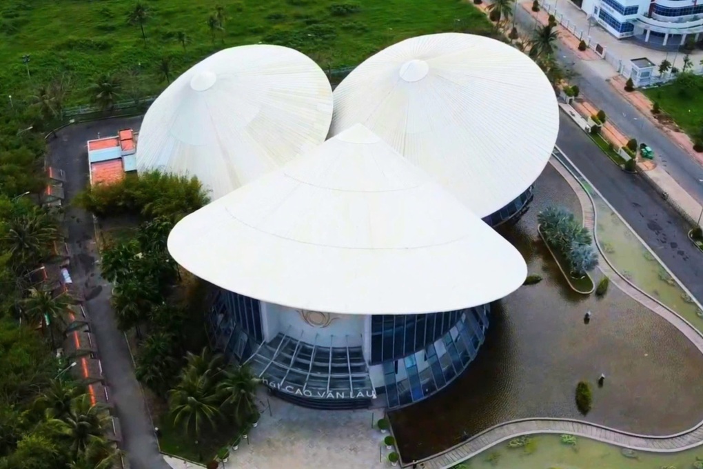 Nhà 3 nón lá ở Bạc Liêu: Hai nón lá được chuyển công năng sử dụng - 3 Nhà 3 nón lá ở Bạc Liêu: Hai nón lá được chuyển công năng sử dụng - 3