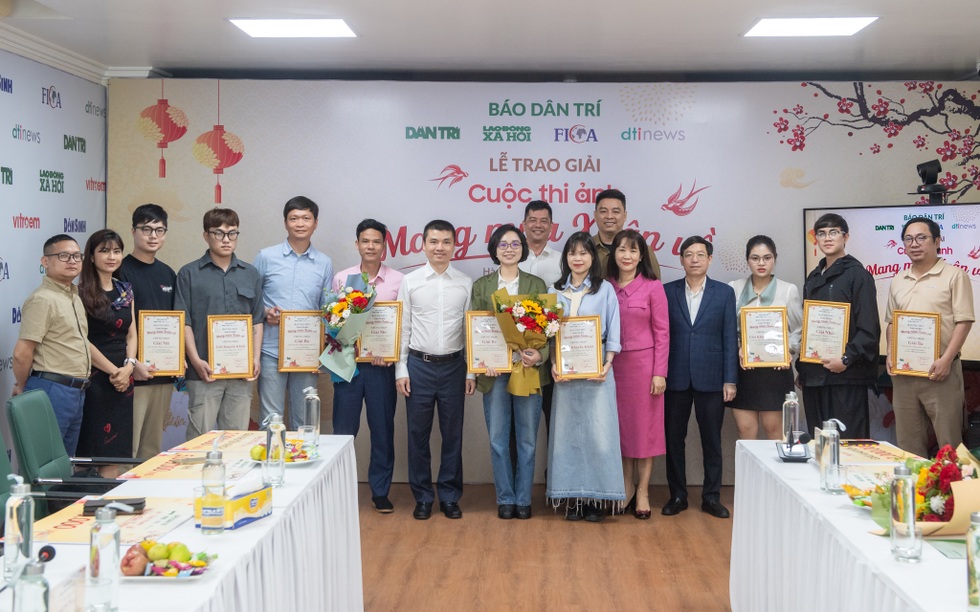 Báo Dân trí trao giải cuộc thi ảnh "Mang mùa xuân về 2025"