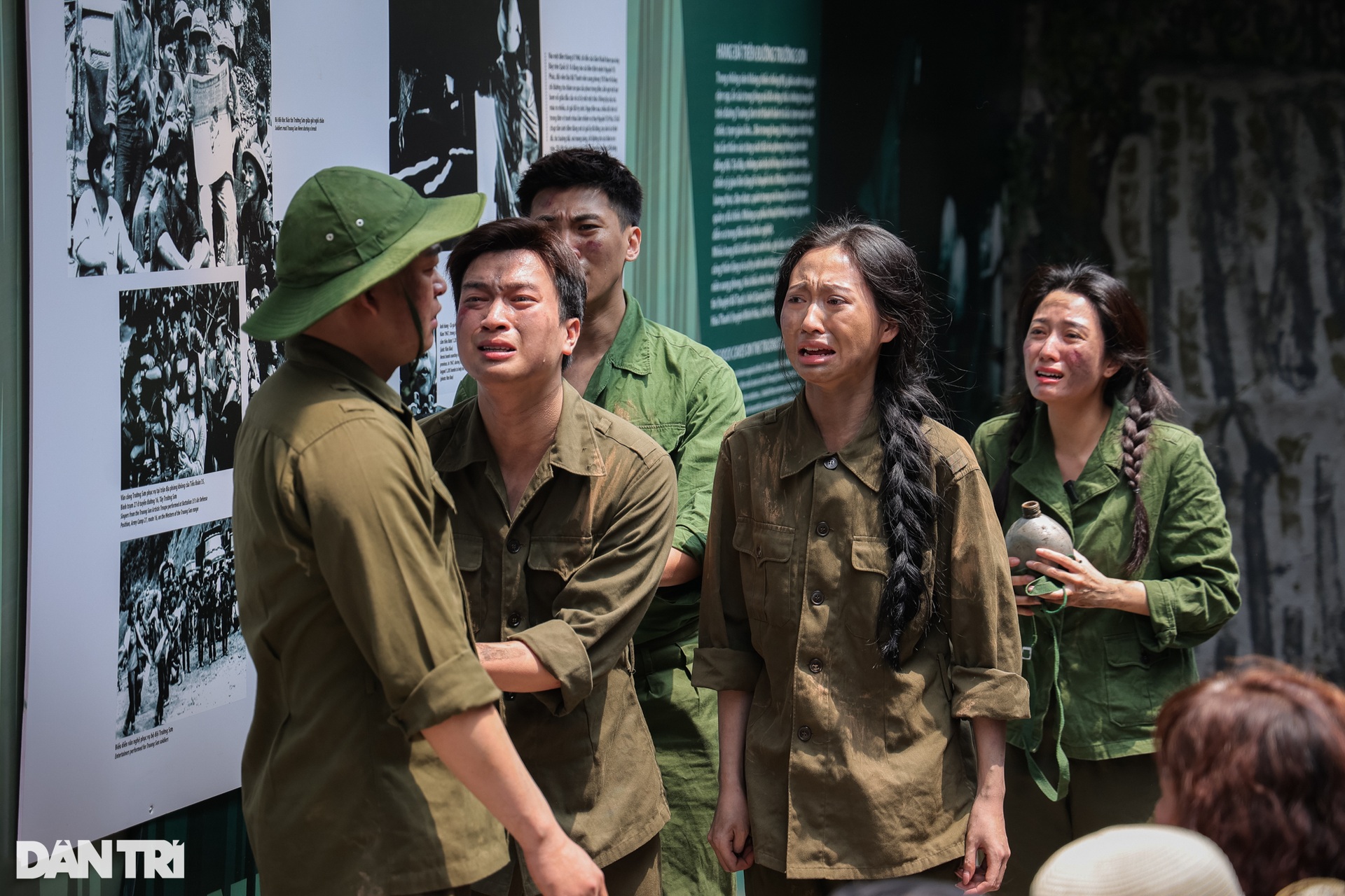 Xúc động không gian Khúc ca hòa bình kỷ niệm 50 năm Giải phóng miền Nam - 9 Xúc động không gian Khúc ca hòa bình kỷ niệm 50 năm Giải phóng miền Nam - 9