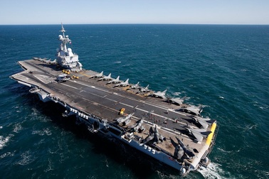 Uy lực hai mẫu tàu sân bay hạt nhân mạnh nhất thế giới