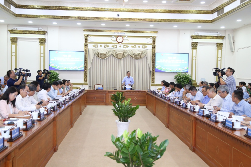 TS Trần Du Lịch: Kinh tế của TPHCM đã chạm đáy và đang đi lên - 1 TS Trần Du Lịch: Kinh tế của TPHCM đã chạm đáy và đang đi lên - 1