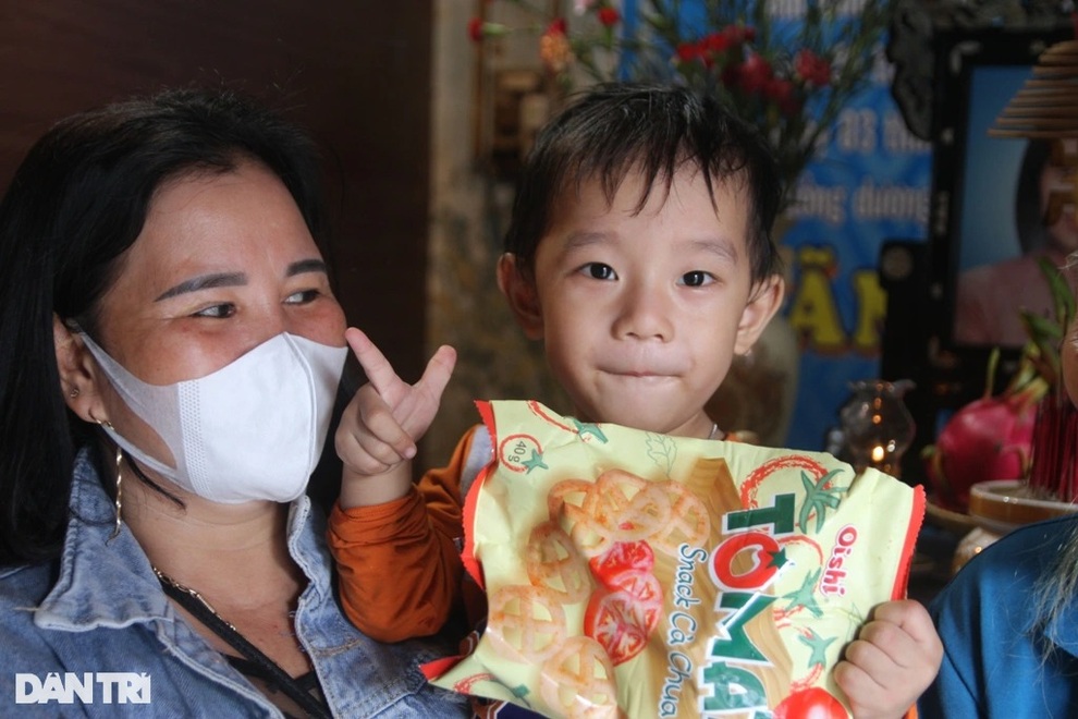 Bạn đọc Dân trí giúp đỡ 3 trẻ mồ côi, bố mẹ tử vong trong vụ hỏa hoạn - 2 Bạn đọc Dân trí giúp đỡ 3 trẻ mồ côi, bố mẹ tử vong trong vụ hỏa hoạn - 2