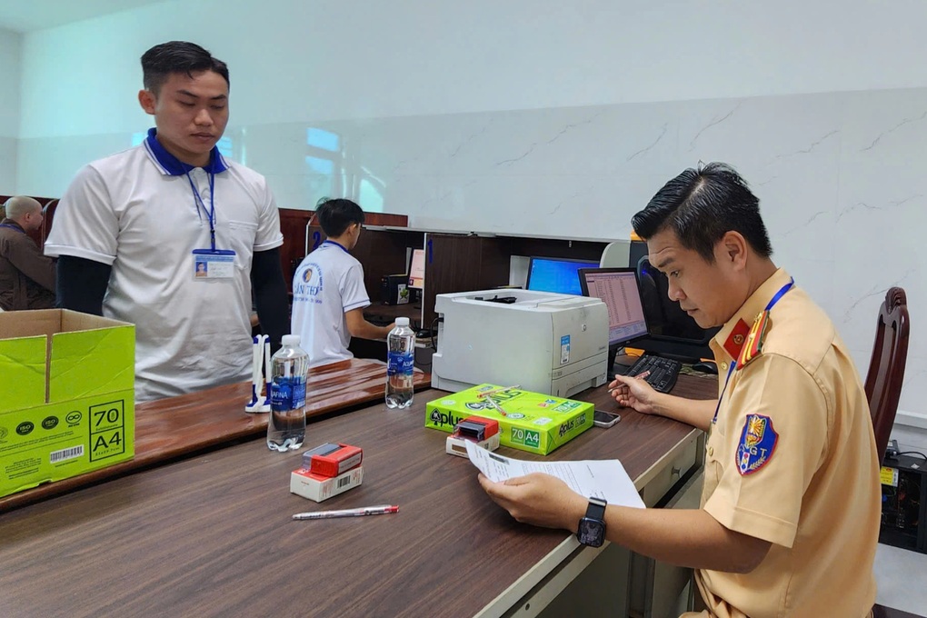 Công an Cần Thơ lần đầu tổ chức sát hạch lái ô tô - 2 Công an Cần Thơ lần đầu tổ chức sát hạch lái ô tô - 2