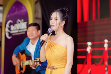 Đinh Hiền Anh lộng lẫy tại Hoa hậu doanh nhân toàn cầu