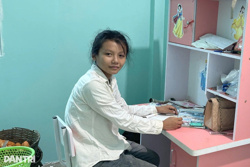 Nữ sinh lớp 7: “Chúng con có nhà mới, có bàn học nữa ạ!” - 4 Nữ sinh lớp 7: “Chúng con có nhà mới, có bàn học nữa ạ!” - 4