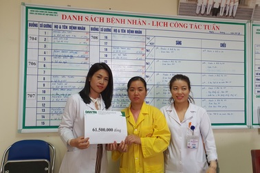 "Các nhà hảo tâm đến thăm anh ấy chảy nước mắt"