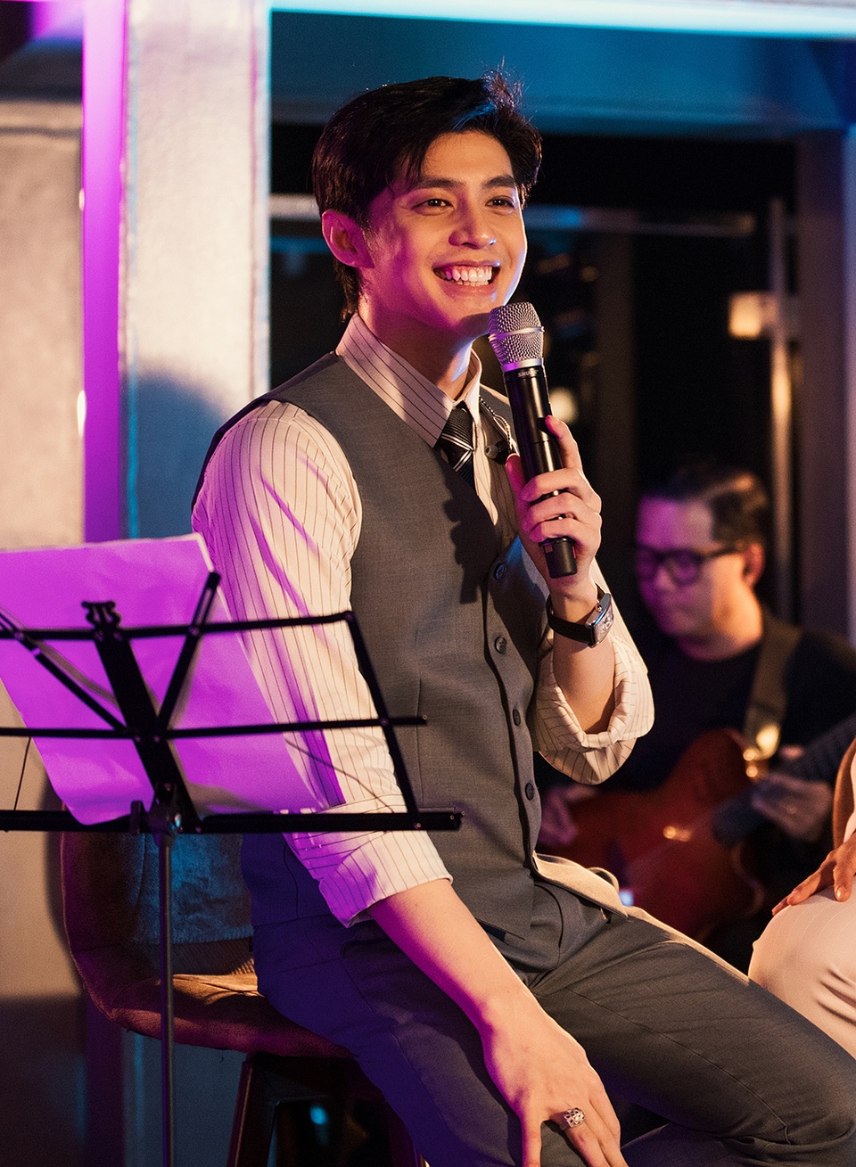 Đông Nhi “bế bụng bầu” vẫn “cháy hết mình” song ca cùng Noo Phước Thịnh - 2 Đông Nhi “bế bụng bầu” vẫn “cháy hết mình” song ca cùng Noo Phước Thịnh - 2