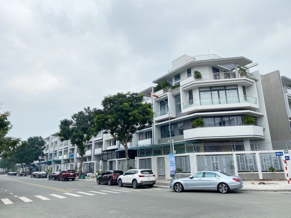 Doanh nghiệp địa ốc chật vật vì những quy định.... chồng chéo - 2 Doanh nghiệp địa ốc chật vật vì những quy định.... chồng chéo - 2