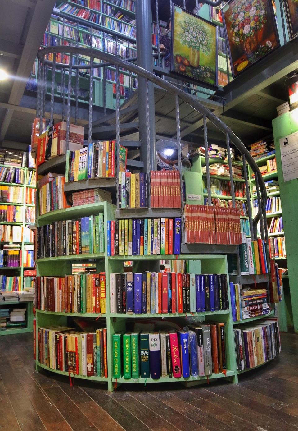 Chuyện ít biết về nhà sách cổ kính, độc đáo nhất Hà Nội - 8