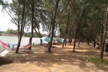 Bị thách thức, cô gái đâm người yêu tử vong