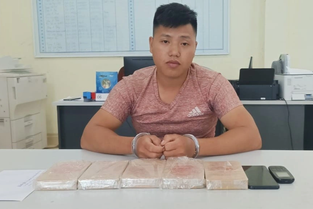 Bắt giữ nam thanh niên mua bán trái phép 5 bánh heroin - 1 Bắt giữ nam thanh niên mua bán trái phép 5 bánh heroin - 1