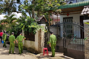 Một nhà dân bị cài mìn nổ lúc rạng sáng