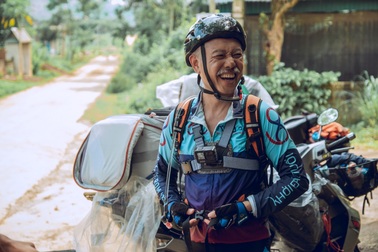 Chuyến đạp xe xuyên Việt mở ra chương đời mới của giáo sư 61 tuổi