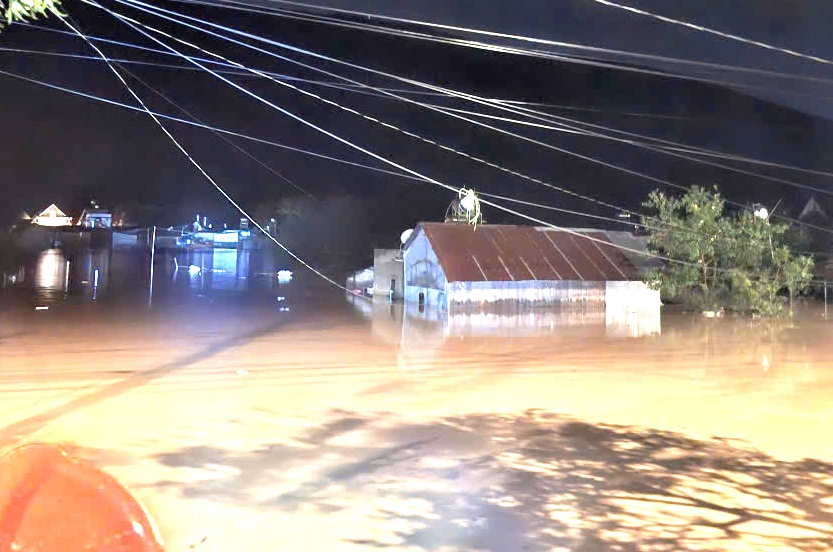 Mưa lớn gây ngập, hơn 300 hộ dân ở Lâm Đồng phải sơ tán - 1