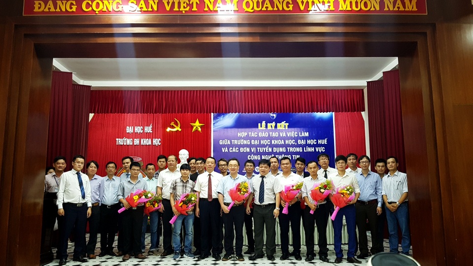 Huế: Kết nối việc làm giữa 14 doanh nghiệp và sinh viên ngành CNTT - 5 Huế: Kết nối việc làm giữa 14 doanh nghiệp và sinh viên ngành CNTT - 5