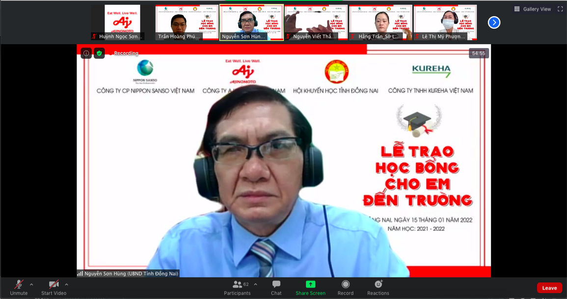 Cho em đến trường dành tặng 400 suất học bổng cho học sinh tỉnh Đồng Nai - 3 Cho em đến trường dành tặng 400 suất học bổng cho học sinh tỉnh Đồng Nai - 3