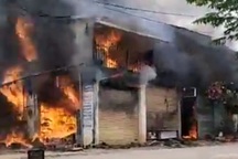 Chiến sĩ công an bị ngạt khói khi chữa cháy ở tiệm bánh