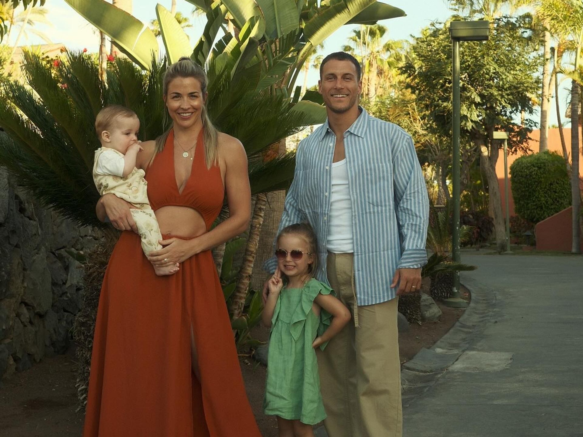 Utdanning av barn gjennom... fysisk avstraffelse, kvinnelig konferansier kritisert av utdanningsekspert - 2 Giáo dục con bằng hành vi... cấu, nữ MC bị chuyên gia giáo dục chỉ trích - 2