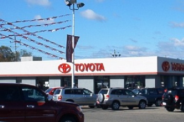 Toyota thu hồi 2,3 triệu xe sửa lỗi dính chân ga