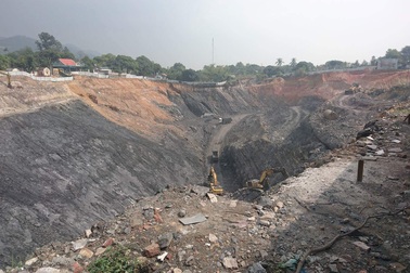 Mâu thuẫn vận chuyển than, 2 tài xế chém nhau, một người tử vong