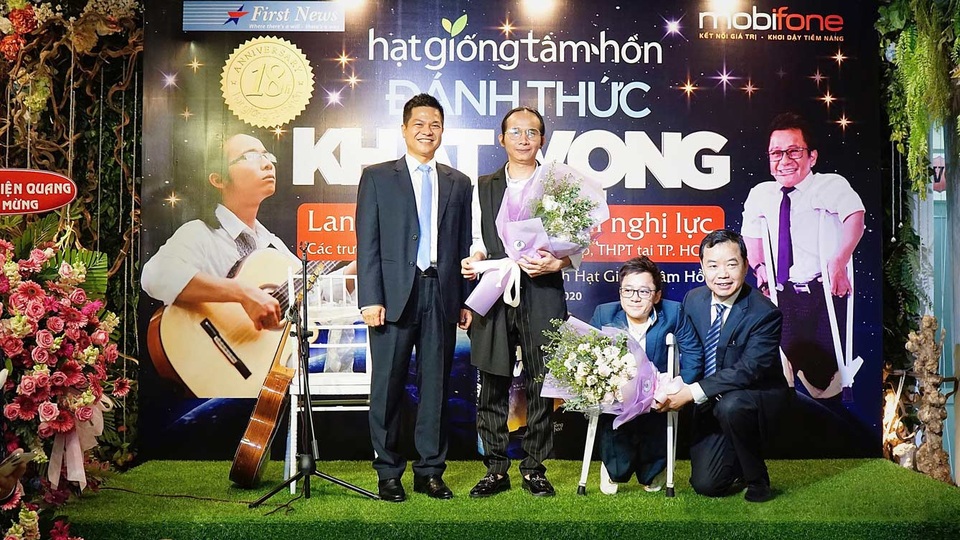 Chuỗi chương trình “Đánh thức khát vọng” được sinh viên và học sinh TP HCM đón nhận đầy hào hứng - 1 Chuỗi chương trình “Đánh thức khát vọng” được sinh viên và học sinh TP HCM đón nhận đầy hào hứng - 1