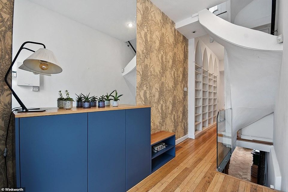 Căn nhà mỏng nhất ở London được chào bán giá “sốc” 1,3 triệu USD - 2 Căn nhà mỏng nhất ở London được chào bán giá “sốc” 1,3 triệu USD - 2