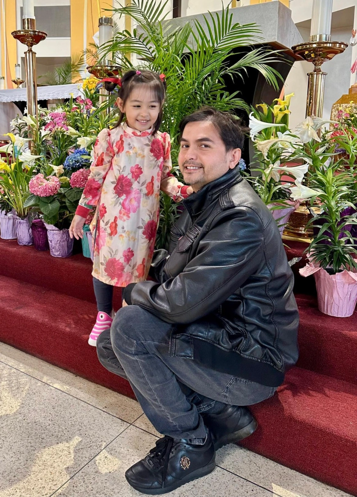 ພັນລະຍາຂອງຊຸບເປີໂມເດລ ດຶກເຕີນ ຂຽນຈົດໝາຍສຳພັດວ່າ: ພົບກັນໃນຊີວິດຕໍ່ໄປ - 3 Vợ siêu mẫu Đức Tiến viết tâm thư gây xúc động: Hẹn anh ở kiếp sau - 3