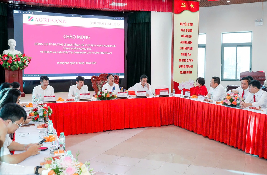 Agribank góp phần khắc phục hậu quả bão lũ tại Nghệ An - 2 Agribank góp phần khắc phục hậu quả bão lũ tại Nghệ An - 2