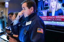 Giá dầu nhảy vọt, chứng khoán châu Á trái chiều sau diễn biến "nóng" ở Nga