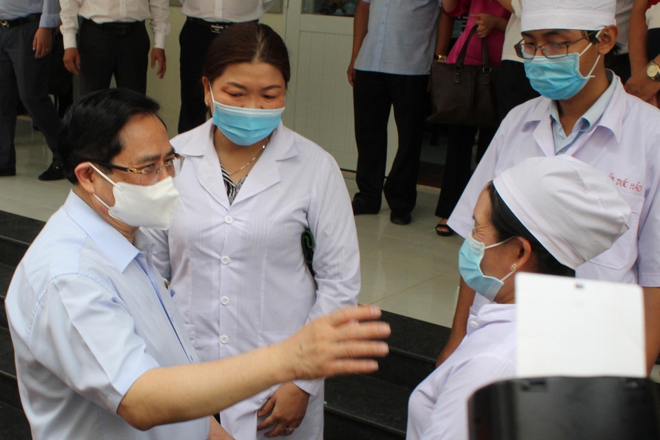 Thủ tướng: Vắc xin nào cũng có phản ứng phụ, đừng quá hoang mang lo sợ! - 1 Thủ tướng: Vắc xin nào cũng có phản ứng phụ, đừng quá hoang mang lo sợ! - 1