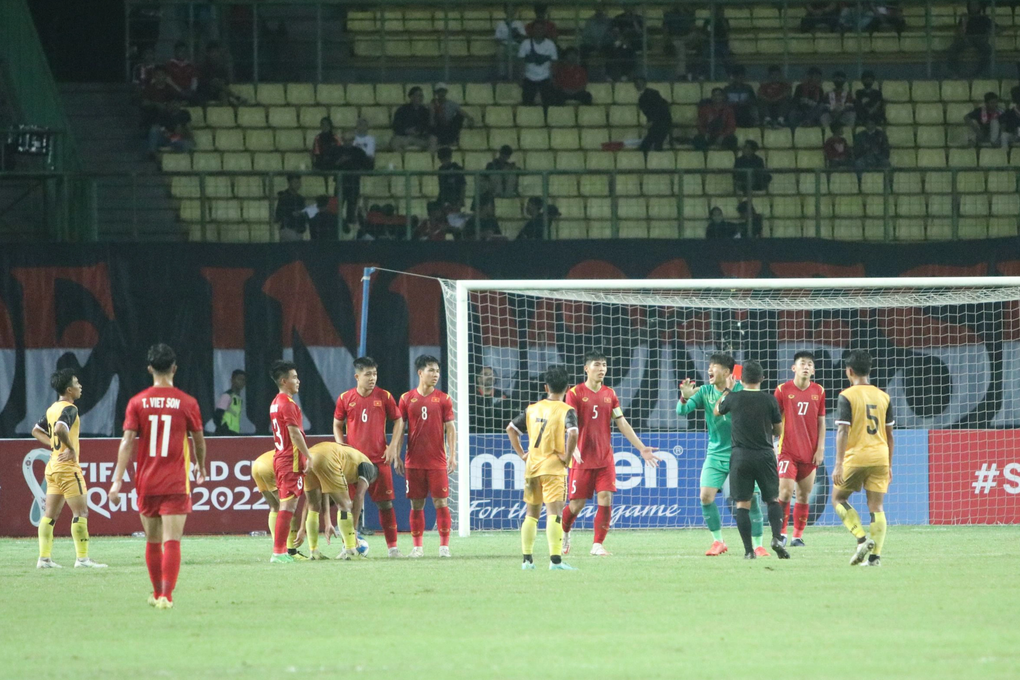 10 người U19 Việt Nam thắng đậm U19 Brunei - 2 10 người U19 Việt Nam thắng đậm U19 Brunei - 2
