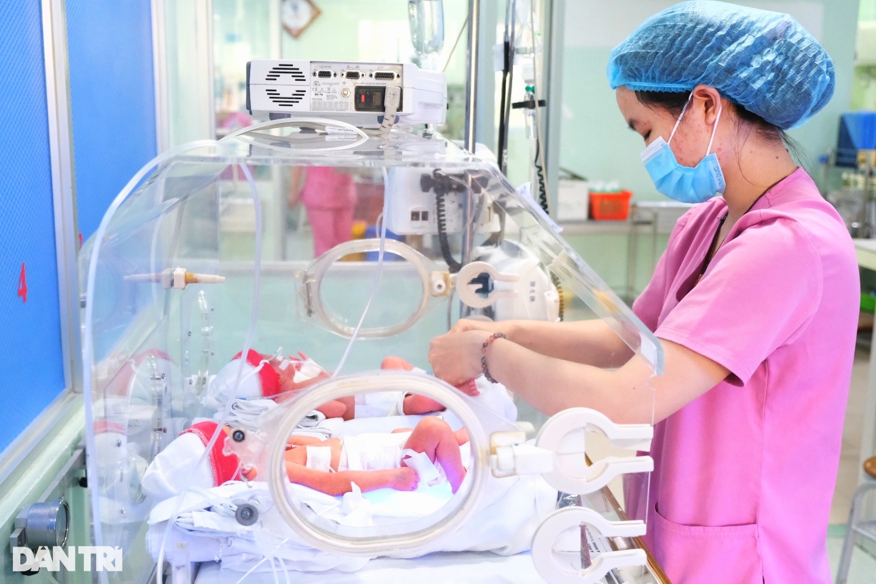 Chuyện về bác sĩ đỡ đẻ cho hàng trăm sản phụ F0 giữa tâm dịch Sài Gòn - 4 Chuyện về bác sĩ đỡ đẻ cho hàng trăm sản phụ F0 giữa tâm dịch Sài Gòn - 4