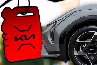 Hãng này tặng miếng thơm treo xe mùi xăng cho khách mua ô tô điện