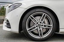 Tại sao lốp xe màu đen trong khi cao su tự nhiên màu trắng?