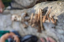 Phát hiện bộ xương người trên núi, chưa xác định được tung tích khổ chủ