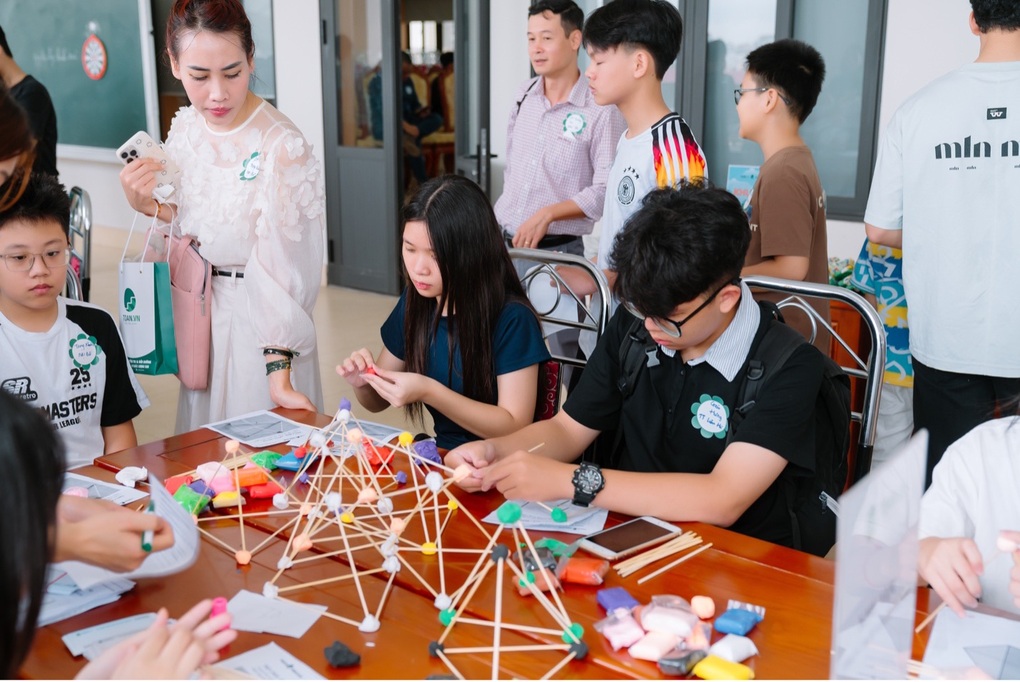 Hành trình chinh phục tri thức: 338 học sinh xuất sắc môn Toán được vinh danh - 1 Hành trình chinh phục tri thức: 338 học sinh xuất sắc môn Toán được vinh danh - 1