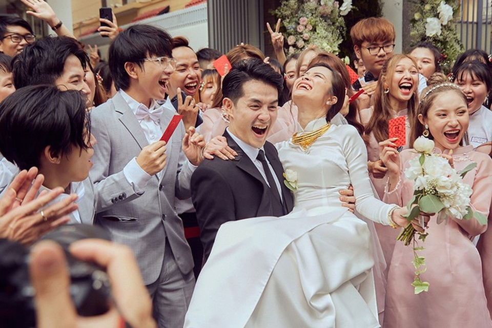 Mỹ nhân Việt đeo vàng trĩu cổ trong lễ Vu quy - 7 Mỹ nhân Việt đeo vàng trĩu cổ trong lễ Vu quy - 7