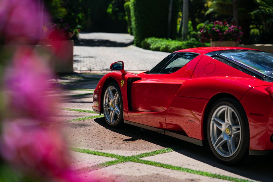 Soi chi tiết siêu xe Ferrari Enzo vừa lập kỷ lục bán đấu giá trực tuyến - 12 Soi chi tiết siêu xe Ferrari Enzo vừa lập kỷ lục bán đấu giá trực tuyến - 12